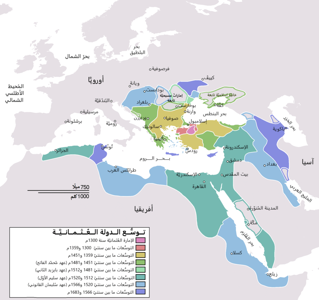 خريطة تاريخية للعالم القديم تبيّن بالألوان مراحل توسع الدولة العثمانية منذ الإمارة في الأناضول حتى امتدادها في البلقان وأوروبا الشرقية والشرق الأوسط وشمال إفريقيا، مع مفتاح يوضح سنوات التوسع المختلفة.